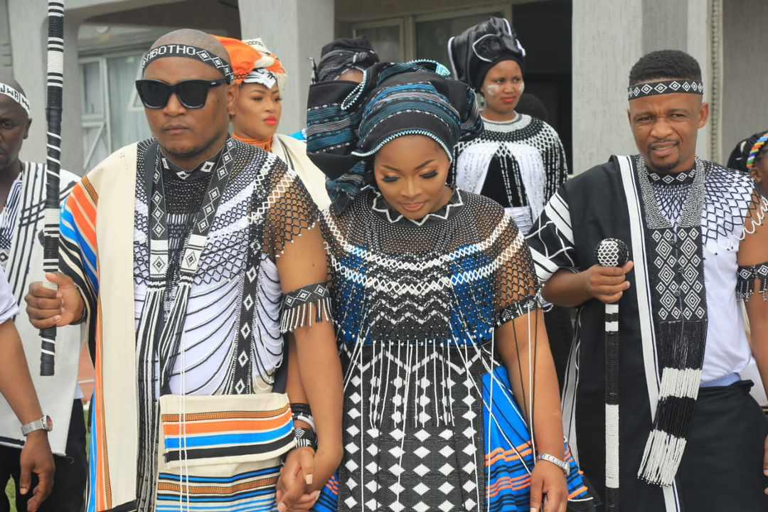Monochrome Ceremonial Set